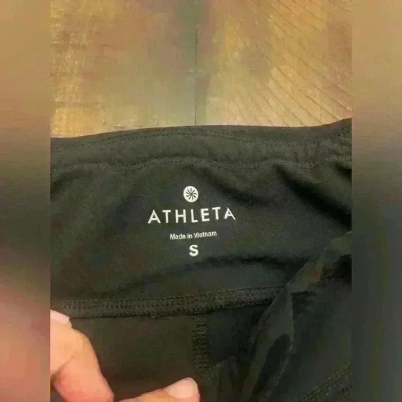 Women’s size small athleta “mesh” running capris - Picture 4 of 7